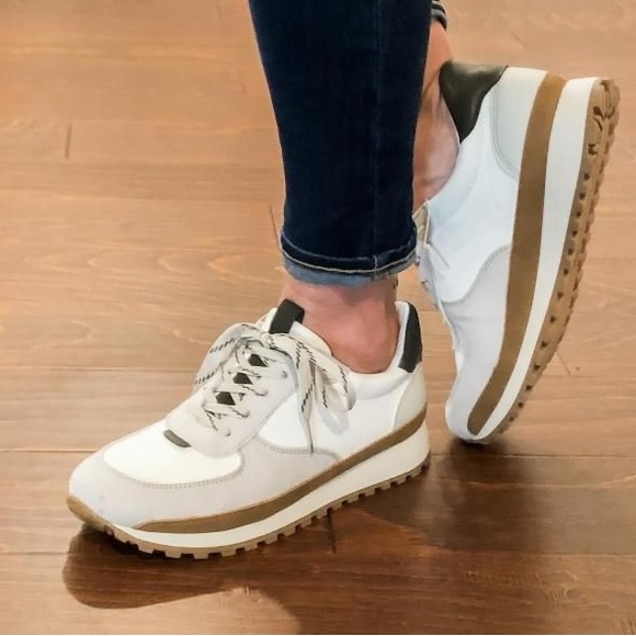 UNIVERSAL THREAD Maria Sneakers - Picture 2 of 11